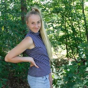 Striped tank top turtle neck